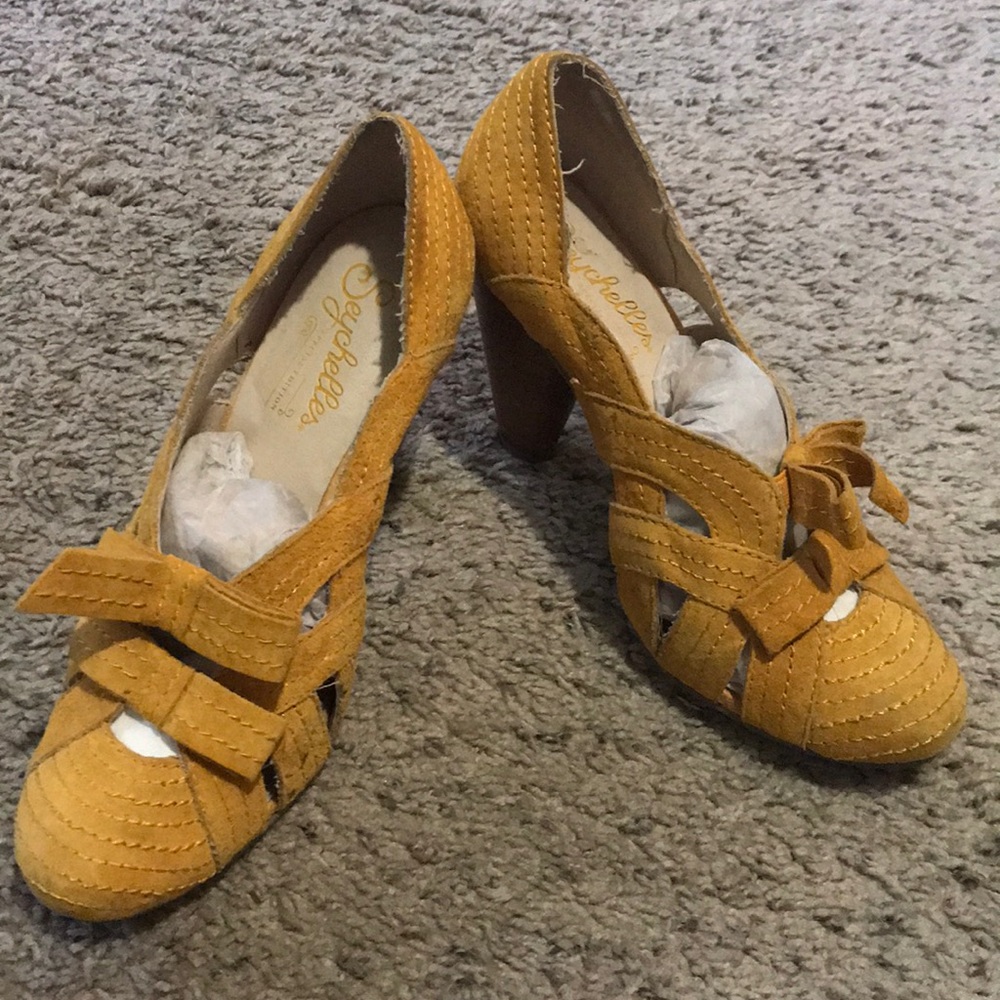 Yellow suede anthropologie Seychelles heels